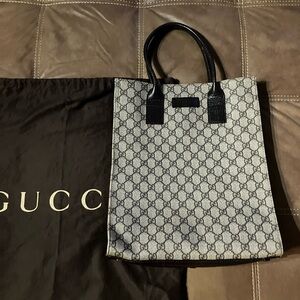 Gucci GG Monogram Tote with Brown Leather Handles Sac Plat